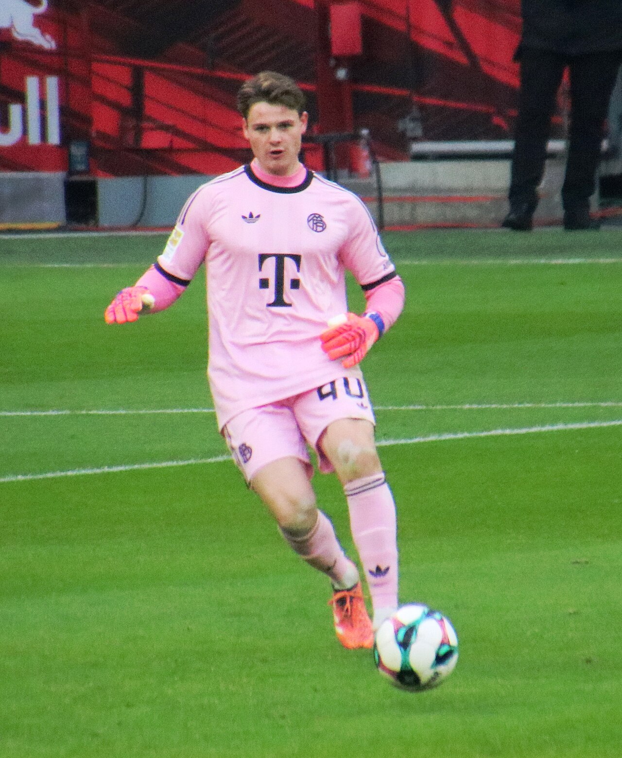 Jonas Urbig: Born 2003, Bayern Munich's Goalkeeping Future